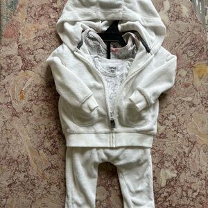 Carter’s Little Lamb Baby Outfit Set Size 6-9 Months